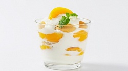 Йогурт, 23%, вкус манго-маракуйя, вес 0,5, Ягодная Поляна, рынок Рахова, ИП Вагина, точка №54а